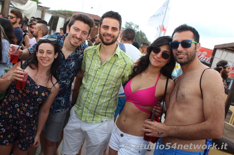 Happy Hour a Gizzeria, nell'Hang Loose Beach, con Studio54network