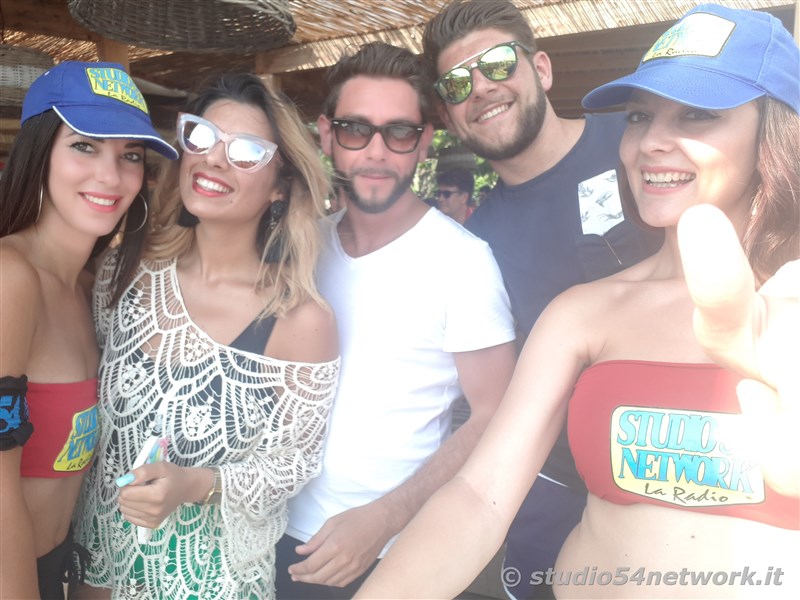 Happy Hour a Gizzeria, nell'Hang Loose Beach, con Studio54network