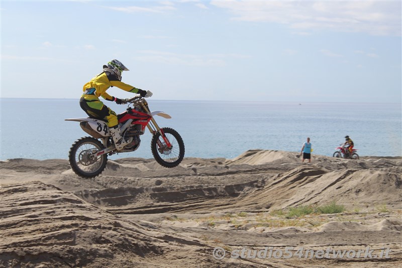 Bagno di pubblico per la finale Beachcross 2019, sul lungomare di Roccella Jonica. In diretta interregionale solo su Studio54ne