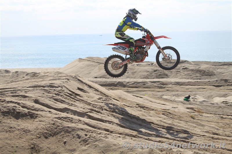 Bagno di pubblico per la finale Beachcross 2019, sul lungomare di Roccella Jonica. In diretta interregionale solo su Studio54ne