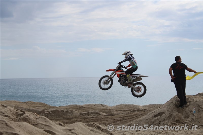 Bagno di pubblico per la finale Beachcross 2019, sul lungomare di Roccella Jonica. In diretta interregionale solo su Studio54ne