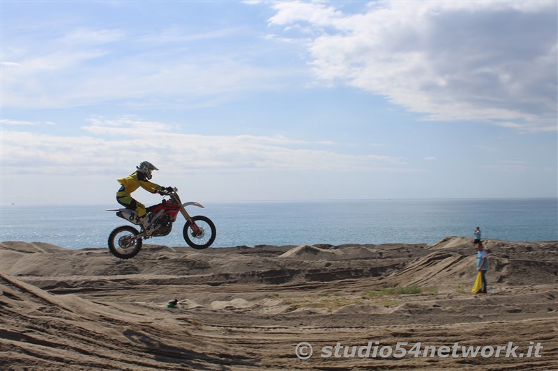 Bagno di pubblico per la finale Beachcross 2019, sul lungomare di Roccella Jonica. In diretta interregionale solo su Studio54ne