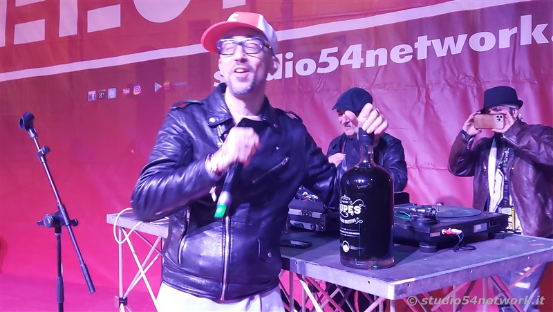 Soldout per il 54FreeStyle, nel Centro storico di Corigliano, per la Festa di San Francesco di Paola. Sul plalco Morgan, Dj Jad