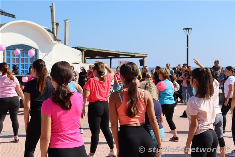 Locri  Padel in Rosa. Per la prevenzione dei tumori al seno la ricerca, domenica 16 ottobre, Locri si colora di rosa.