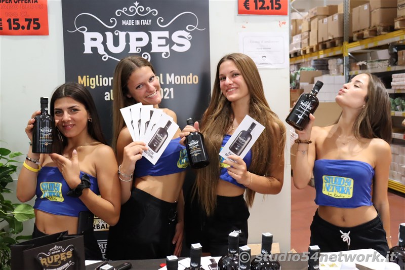 E' RupesInTour, con l'Amaro Rupes e Studio54network. Una grandissima festa all'Ci Conto cash & carry di Cosenza!