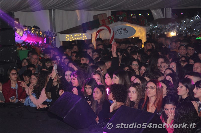 Grande la festa, nel Winterland di Siderno, con Rocco Hunt, su Studio54network