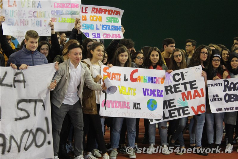 A Cittanova, tutti gli studenti della provincia di Reggio Calabria, uniti per la giornata internazionale dello studente