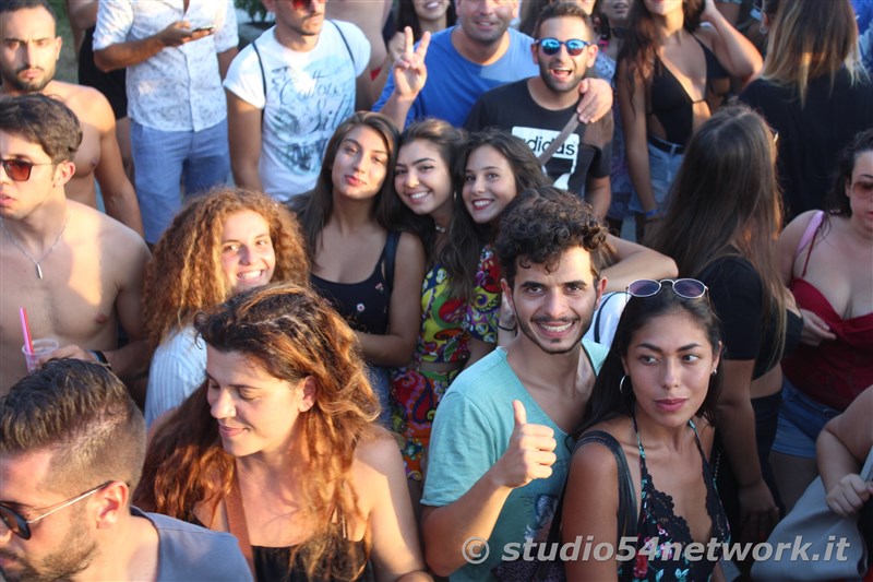 Happy Hour a Gizzeria, nell'Hang Loose Beach, con Studio54network