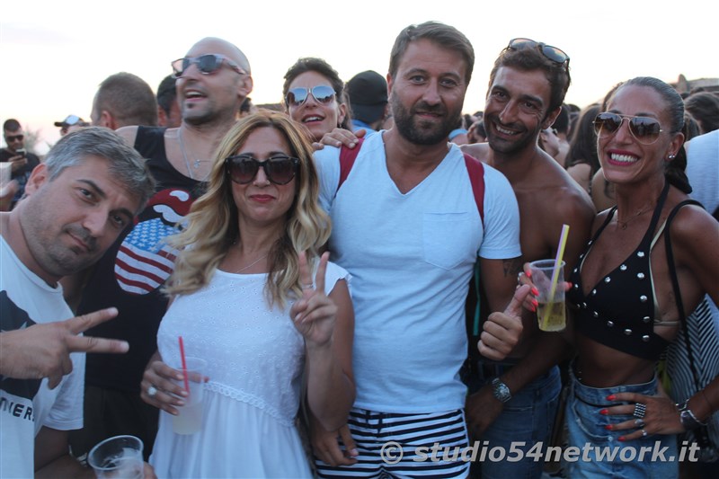 Happy Hour a Gizzeria, nell'Hang Loose Beach, con Studio54network