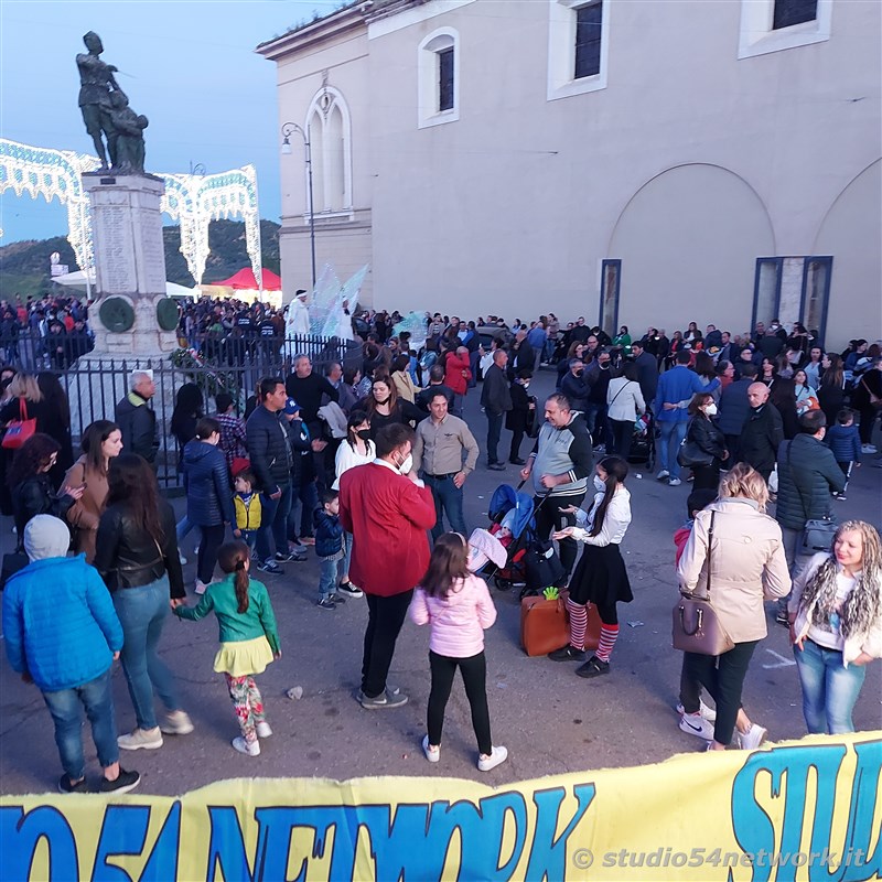 Soldout per il 54FreeStyle, nel Centro storico di Corigliano, per la Festa di San Francesco di Paola. Sul plalco Morgan, Dj Jad