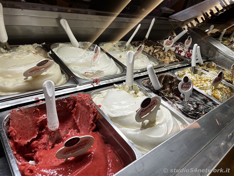 E' grande festa a Marina di Gioiosa, con la festa del gelato per il Gelato della Liberazione.