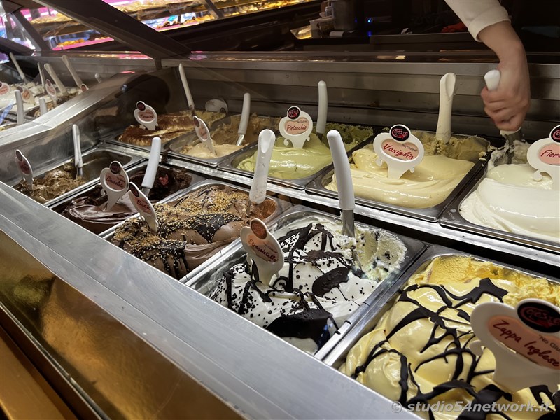 E' grande festa a Marina di Gioiosa, con la festa del gelato per il Gelato della Liberazione. con Studio54network, la Radio dei Grandi Eventi