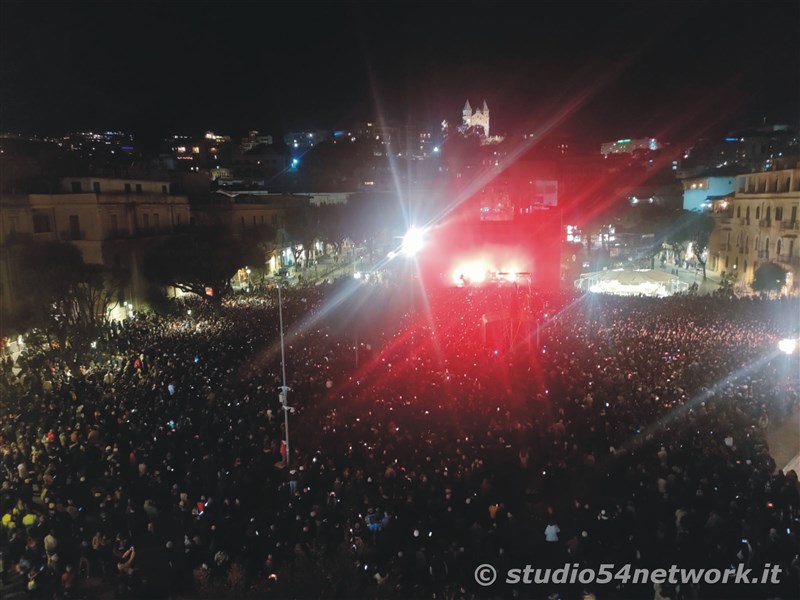 Grande la festa, con in Negramaro, in Piazza Duomo a Messina,  su Studio54network