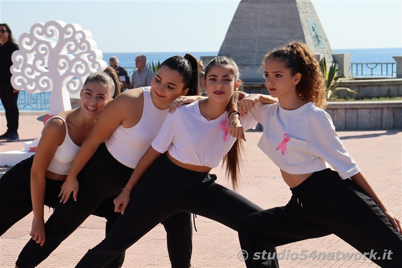 Locri  Padel in Rosa. Per la prevenzione dei tumori al seno la ricerca, domenica 16 ottobre, Locri si colora di rosa.   Su Studio54network ecco tutto il racconto... 