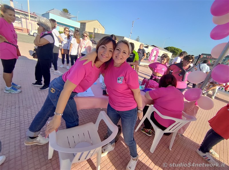 Locri  Padel in Rosa. Per la prevenzione dei tumori al seno la ricerca, domenica 16 ottobre, Locri si colora di rosa.