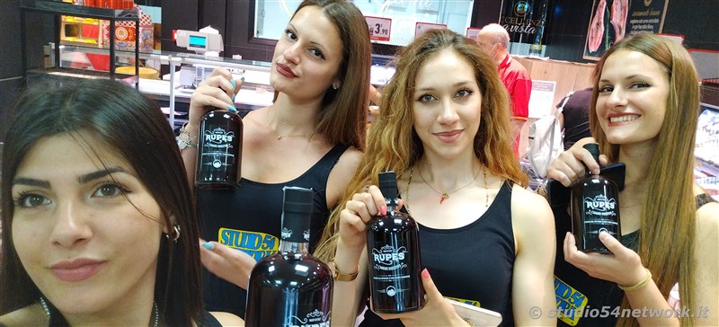 E' RupesInTour, con l'Amaro Rupes e Studio54network. Una grande festa nei Supermercati Conad di Crotone!