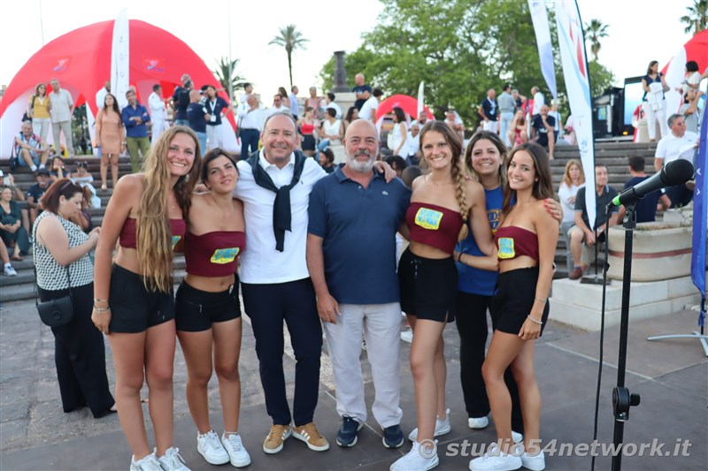 Un appuntamento unico, suggestivo ed esclusivo, per un intero weekend, sullo Stretto di Messina. E' Vele dello Stretto 2002