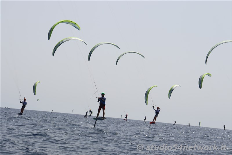 In Calabria, all'Hangloosebeach di Gizzeria, Formula Kite Youth World Championship, su Studio54network 