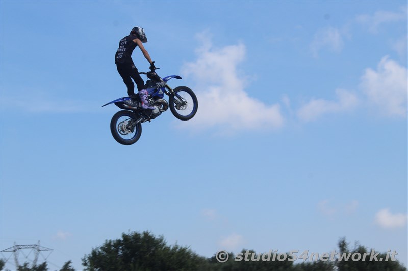 Un salto oltre le Barriere, l'evento Memorial con terapia in moto a persone disabili, spettacoli motocross e freestyle. In Radiovisoone su Studio54network!