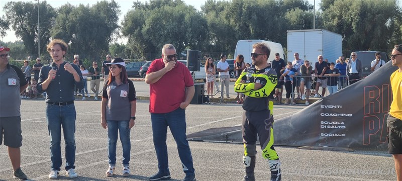 Un salto oltre le Barriere, l'evento Memorial con terapia in moto a persone disabili, spettacoli motocross e freestyle. In Radiovisoone su Studio54network!