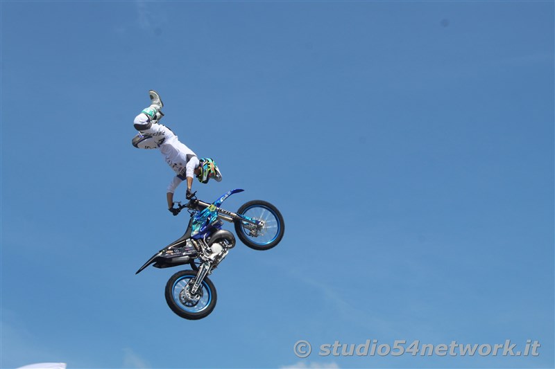 Un salto oltre le Barriere, l'evento Memorial con terapia in moto a persone disabili, spettacoli motocross e freestyle. In Radiovisoone su Studio54network!