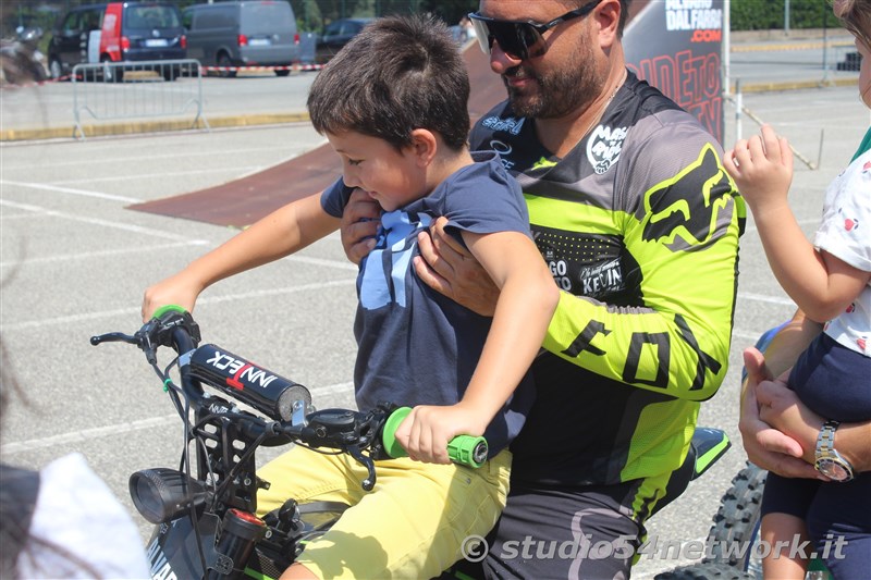 Un salto oltre le Barriere, l'evento Memorial con terapia in moto a persone disabili, spettacoli motocross e freestyle. In Radiovisoone su Studio54network!