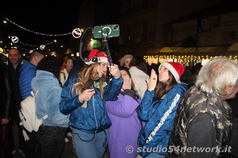 Dopo 10 anni ritorna a Marina di Gioiosa i super evento di dicembre, con il Torrone dei Record. Un grandissima festa golosa, in diretta su Studio54network!