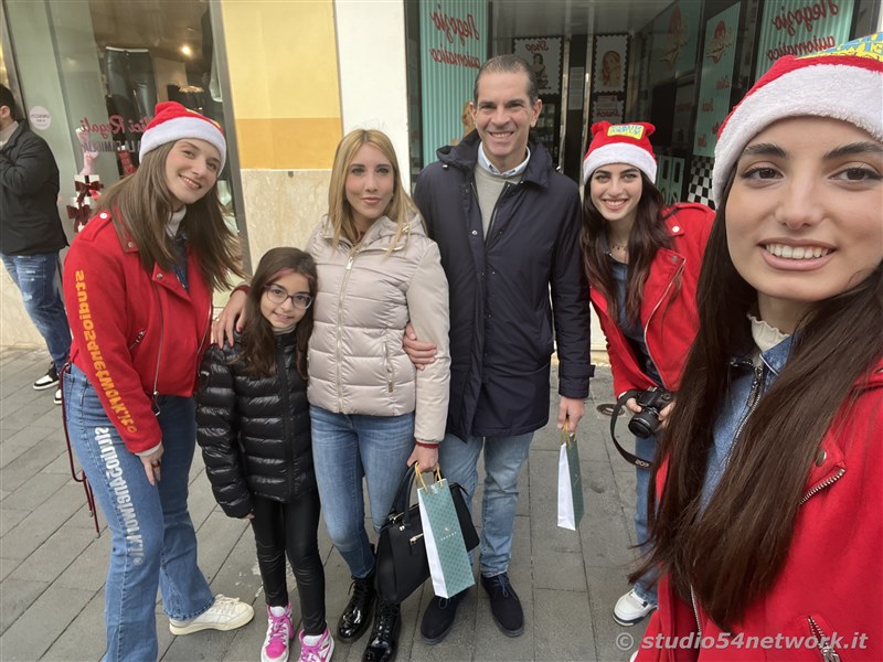 E' Vibo Christmas Shopping, su Corso Vittorio Emanuele III a Vibo Valentia.  Un pomeriggio tutto dedicato allo Shopping Natalizio, con Studio54network e tanti artisti di strada! 