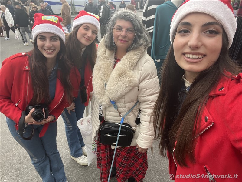 E' Vibo Christmas Shopping, su Corso Vittorio Emanuele III a Vibo Valentia.  Un pomeriggio tutto dedicato allo Shopping Natalizio, con Studio54network e tanti artisti di strada! 