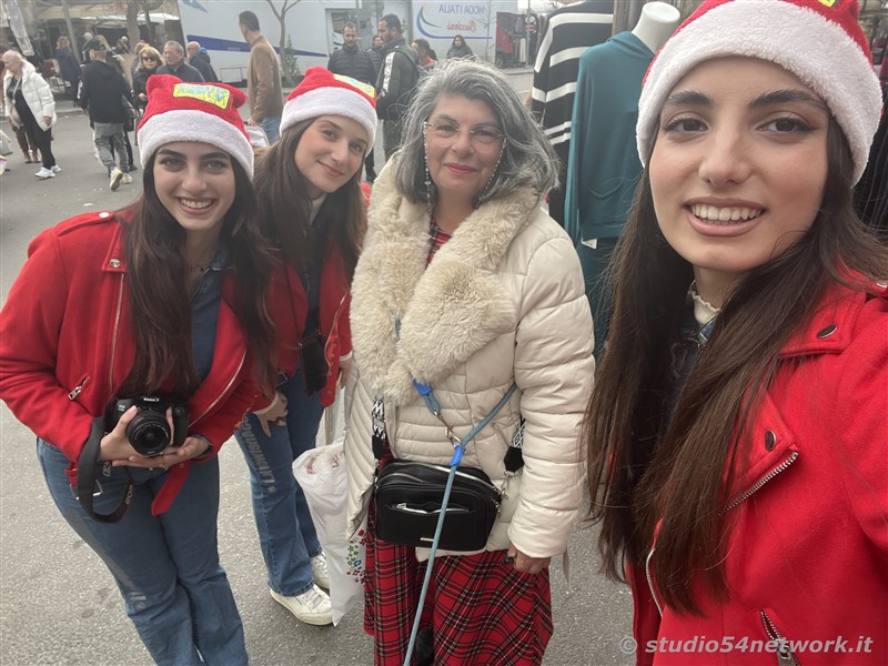 E' Vibo Christmas Shopping, su Corso Vittorio Emanuele III a Vibo Valentia.  Un pomeriggio tutto dedicato allo Shopping Natalizio, con Studio54network e tanti artisti di strada! 