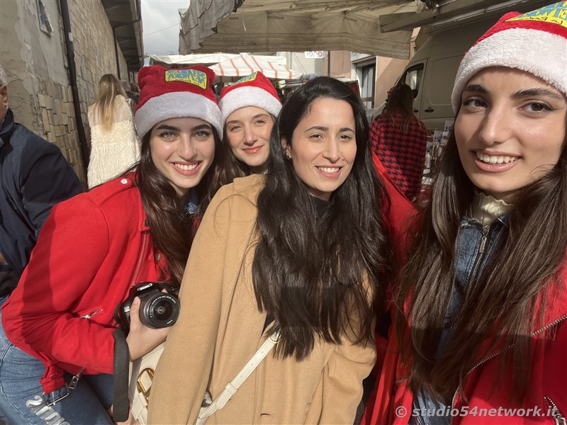 E' Vibo Christmas Shopping, su Corso Vittorio Emanuele III a Vibo Valentia.  Un pomeriggio tutto dedicato allo Shopping Natalizio, con Studio54network e tanti artisti di strada! 