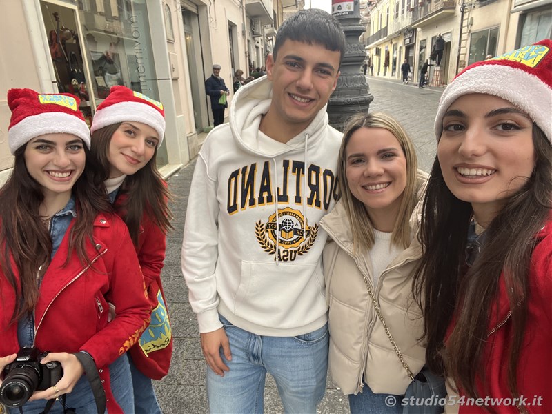 E' Vibo Christmas Shopping, su Corso Vittorio Emanuele III a Vibo Valentia.  Un pomeriggio tutto dedicato allo Shopping Natalizio, con Studio54network e tanti artisti di strada! 