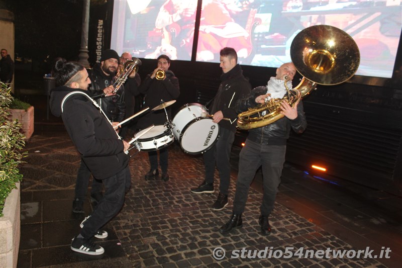 E' Vibo Christmas Shopping, su Corso Vittorio Emanuele III a Vibo Valentia.  Un pomeriggio tutto dedicato allo Shopping Natalizio, con Studio54network e tanti artisti di strada! 