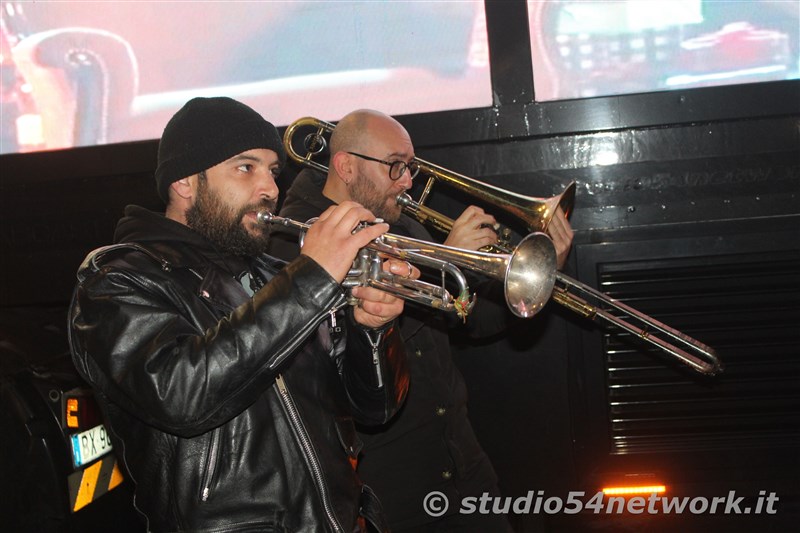 E' Vibo Christmas Shopping, su Corso Vittorio Emanuele III a Vibo Valentia.  Un pomeriggio tutto dedicato allo Shopping Natalizio, con Studio54network e tanti artisti di strada! 