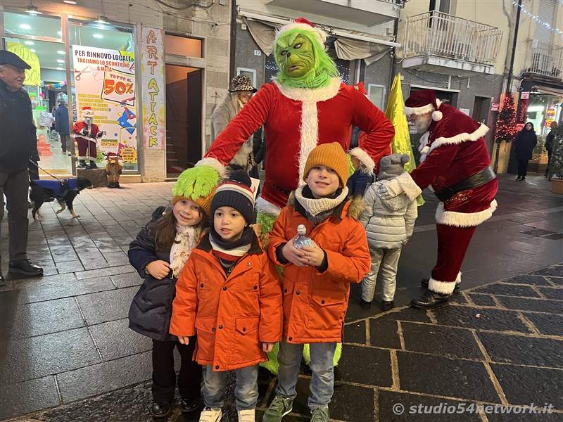 E' Vibo Christmas Shopping, su Corso Vittorio Emanuele III a Vibo Valentia.  Un pomeriggio tutto dedicato allo Shopping Natalizio, con Studio54network e tanti artisti di strada! 