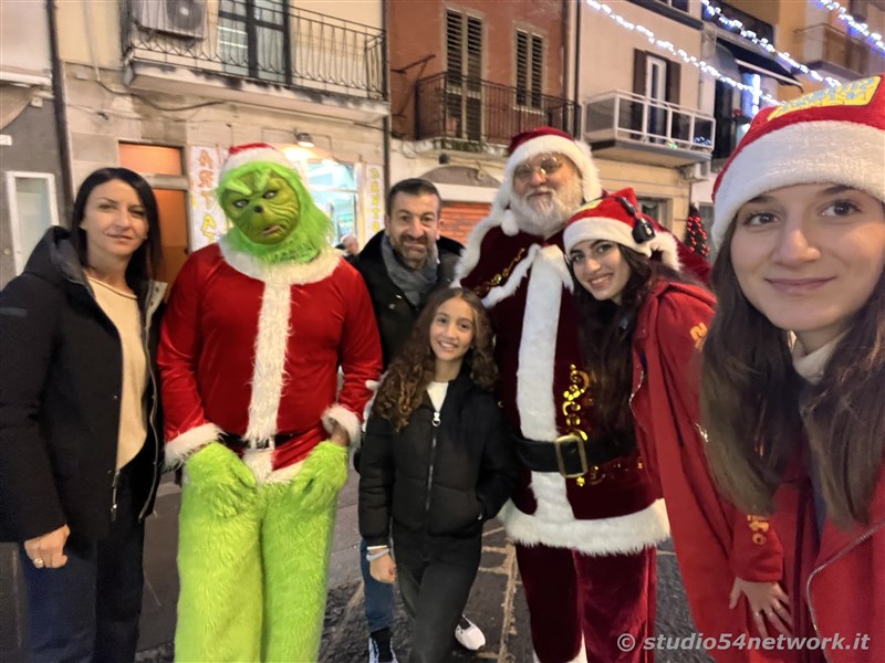 E' Vibo Christmas Shopping, su Corso Vittorio Emanuele III a Vibo Valentia.  Un pomeriggio tutto dedicato allo Shopping Natalizio, con Studio54network e tanti artisti di strada! 