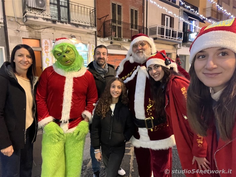 E' Vibo Christmas Shopping, su Corso Vittorio Emanuele III a Vibo Valentia.  Un pomeriggio tutto dedicato allo Shopping Natalizio, con Studio54network e tanti artisti di strada! 