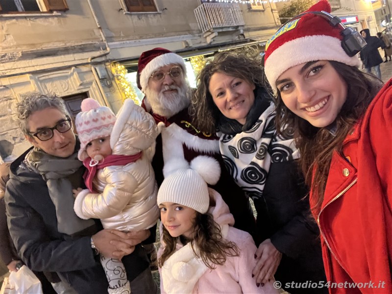 E' Vibo Christmas Shopping, su Corso Vittorio Emanuele III a Vibo Valentia.  Un pomeriggio tutto dedicato allo Shopping Natalizio, con Studio54network e tanti artisti di strada! 