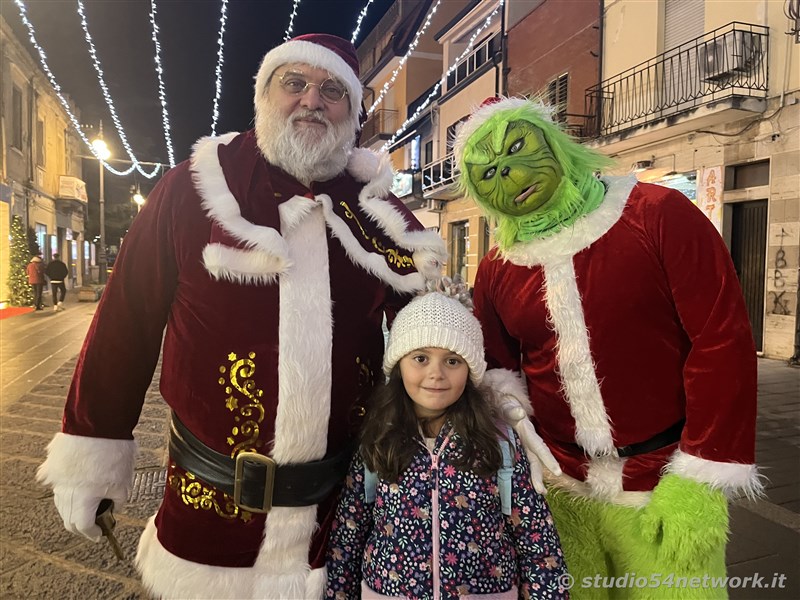 E' Vibo Christmas Shopping, su Corso Vittorio Emanuele III a Vibo Valentia.  Un pomeriggio tutto dedicato allo Shopping Natalizio, con Studio54network e tanti artisti di strada! 