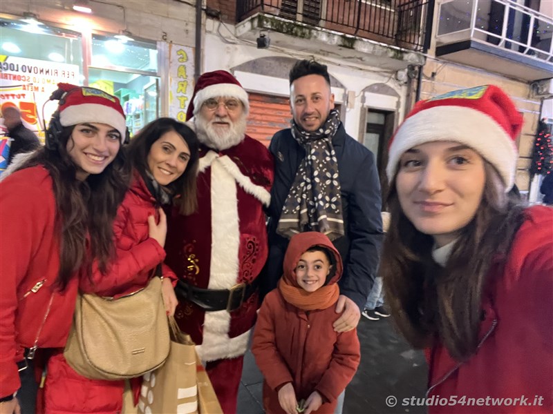 E' Vibo Christmas Shopping, su Corso Vittorio Emanuele III a Vibo Valentia.  Un pomeriggio tutto dedicato allo Shopping Natalizio, con Studio54network e tanti artisti di strada! 