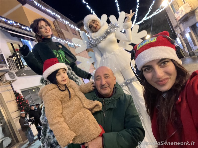 E' Vibo Christmas Shopping, su Corso Vittorio Emanuele III a Vibo Valentia.  Un pomeriggio tutto dedicato allo Shopping Natalizio, con Studio54network e tanti artisti di strada! 