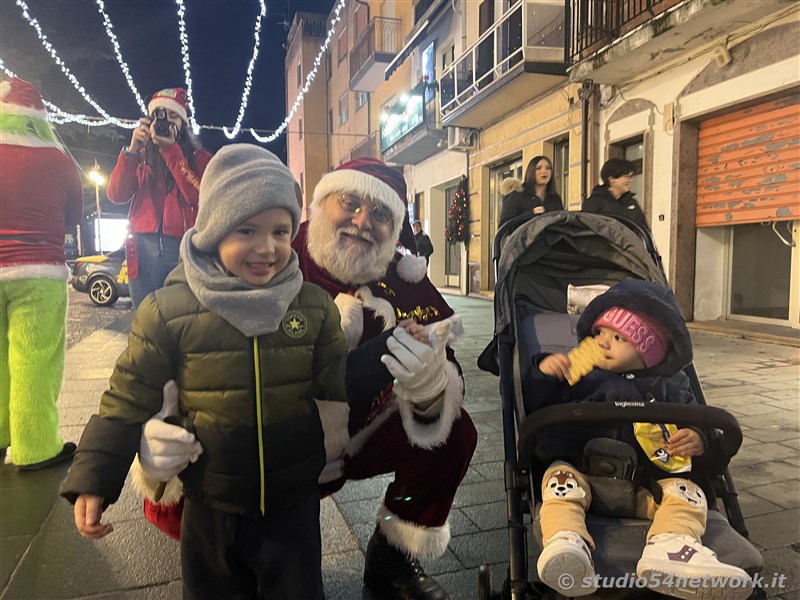 E' Vibo Christmas Shopping, su Corso Vittorio Emanuele III a Vibo Valentia.  Un pomeriggio tutto dedicato allo Shopping Natalizio, con Studio54network e tanti artisti di strada! 