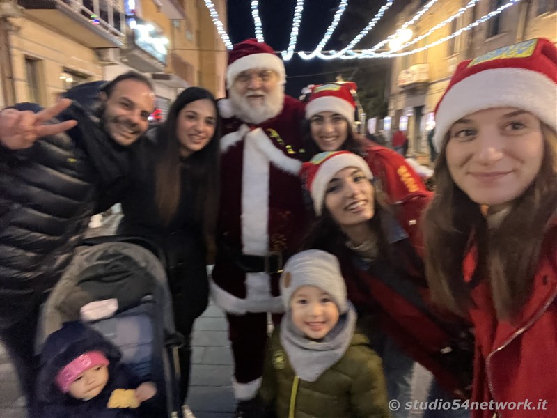 E' Vibo Christmas Shopping, su Corso Vittorio Emanuele III a Vibo Valentia.  Un pomeriggio tutto dedicato allo Shopping Natalizio, con Studio54network e tanti artisti di strada! 