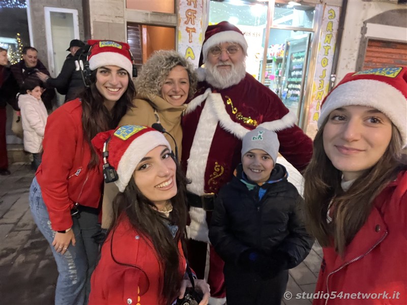 E' Vibo Christmas Shopping, su Corso Vittorio Emanuele III a Vibo Valentia.  Un pomeriggio tutto dedicato allo Shopping Natalizio, con Studio54network e tanti artisti di strada! 