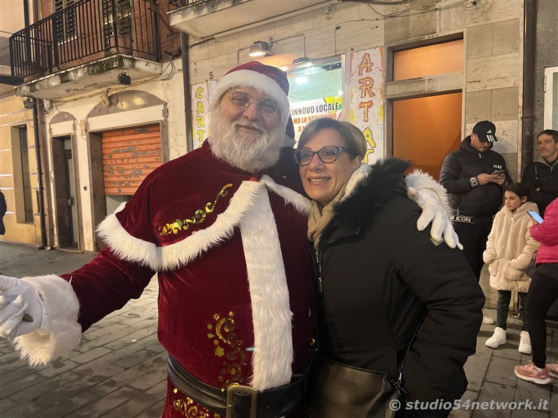 E' Vibo Christmas Shopping, su Corso Vittorio Emanuele III a Vibo Valentia.  Un pomeriggio tutto dedicato allo Shopping Natalizio, con Studio54network e tanti artisti di strada! 