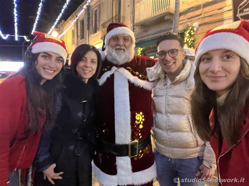 E' Vibo Christmas Shopping, su Corso Vittorio Emanuele III a Vibo Valentia.  Un pomeriggio tutto dedicato allo Shopping Natalizio, con Studio54network e tanti artisti di strada! 