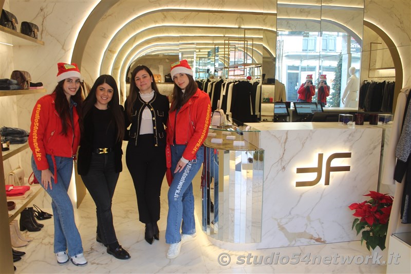 E' Vibo Christmas Shopping, su Corso Vittorio Emanuele III a Vibo Valentia.  Un pomeriggio tutto dedicato allo Shopping Natalizio, con Studio54network e tanti artisti di strada! 