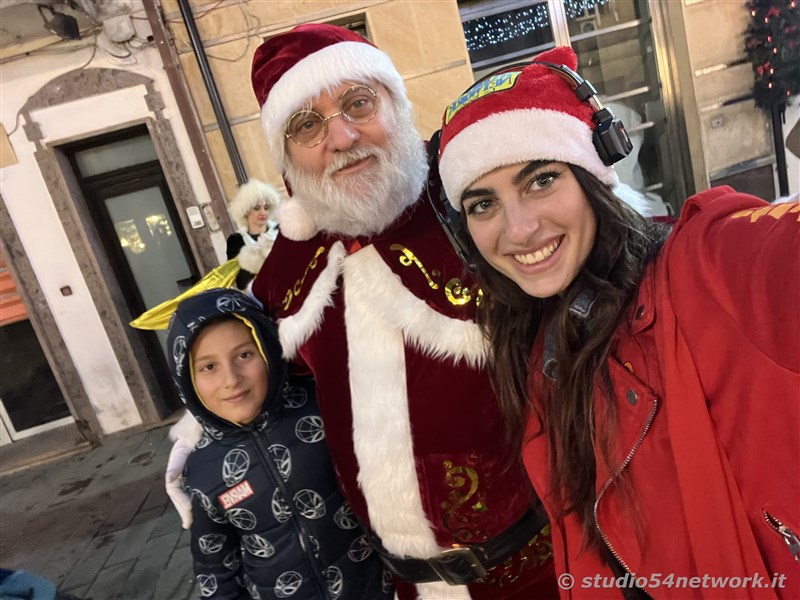 E' Vibo Christmas Shopping, su Corso Vittorio Emanuele III a Vibo Valentia.  Un pomeriggio tutto dedicato allo Shopping Natalizio, con Studio54network e tanti artisti di strada! 