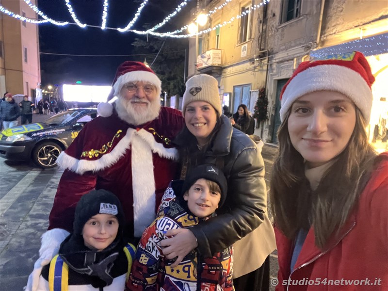 E' Vibo Christmas Shopping, su Corso Vittorio Emanuele III a Vibo Valentia.  Un pomeriggio tutto dedicato allo Shopping Natalizio, con Studio54network e tanti artisti di strada! 