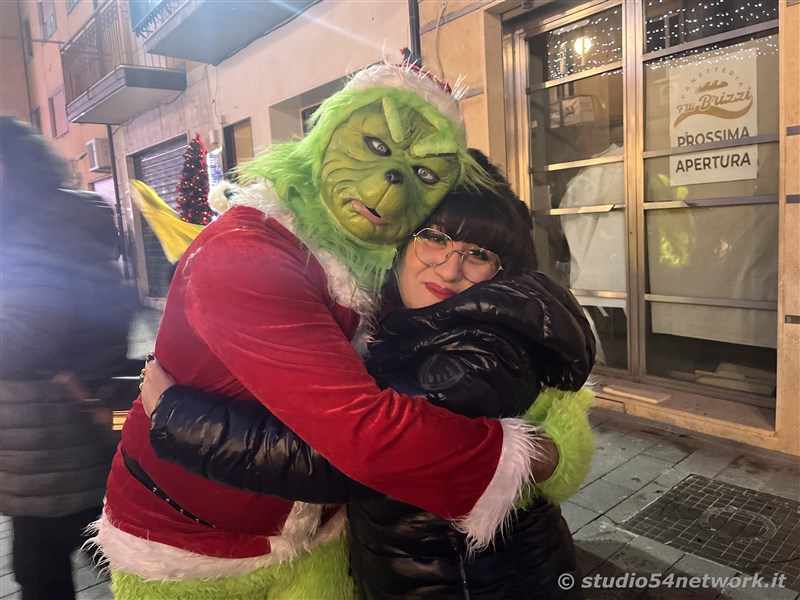 E' Vibo Christmas Shopping, su Corso Vittorio Emanuele III a Vibo Valentia.  Un pomeriggio tutto dedicato allo Shopping Natalizio, con Studio54network e tanti artisti di strada! 